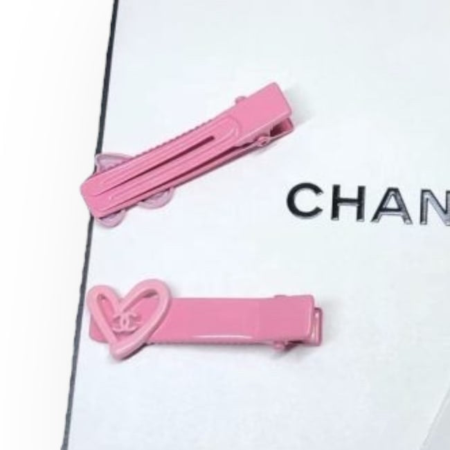 2Pc Set Hot Pink Pink Heart With CC Logo Hair Clips | Beaute