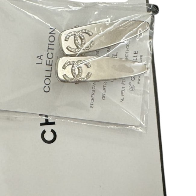 2Pc Set Silver White Rhinestone Logo Hair Clips | Beaute