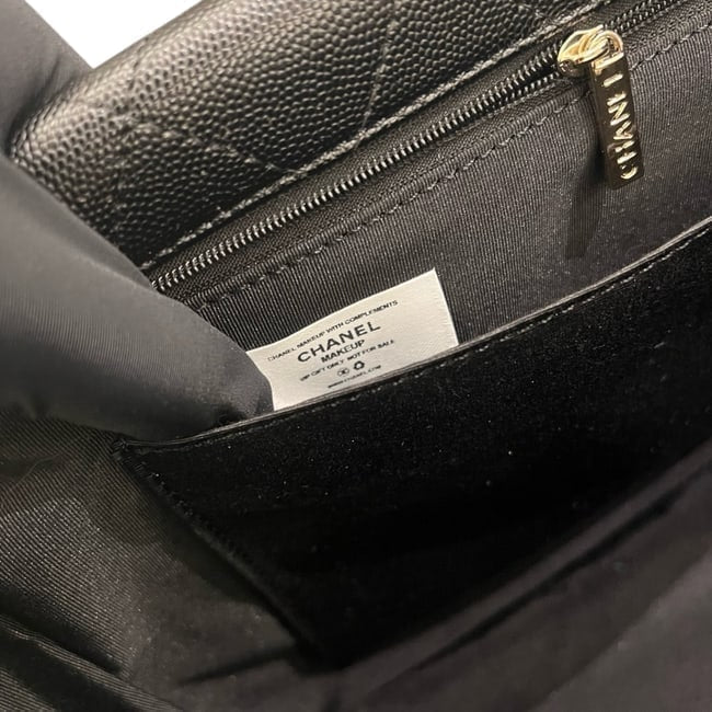 XL Black Quilted Classic Flap w/ Gift Bag | VIP/GWP