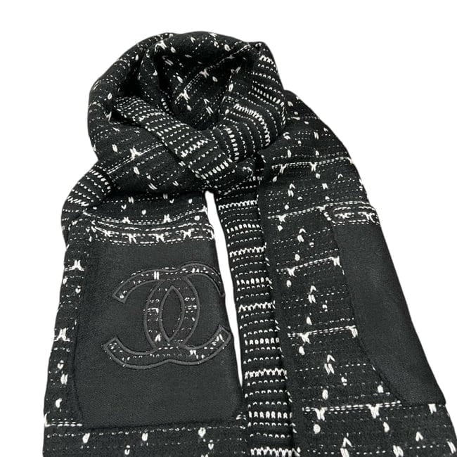 Black & White CC Scarf With Pockets w/ Box | VIP/GWP