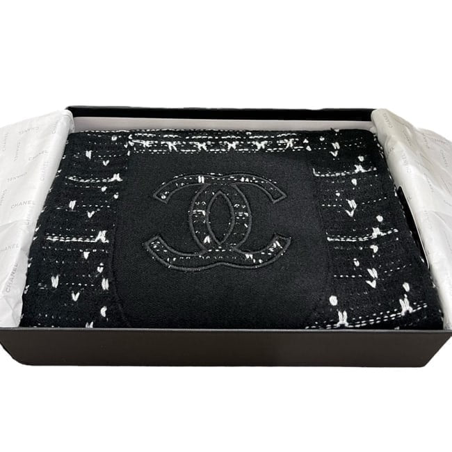Black & White CC Scarf With Pockets w/ Box | VIP/GWP