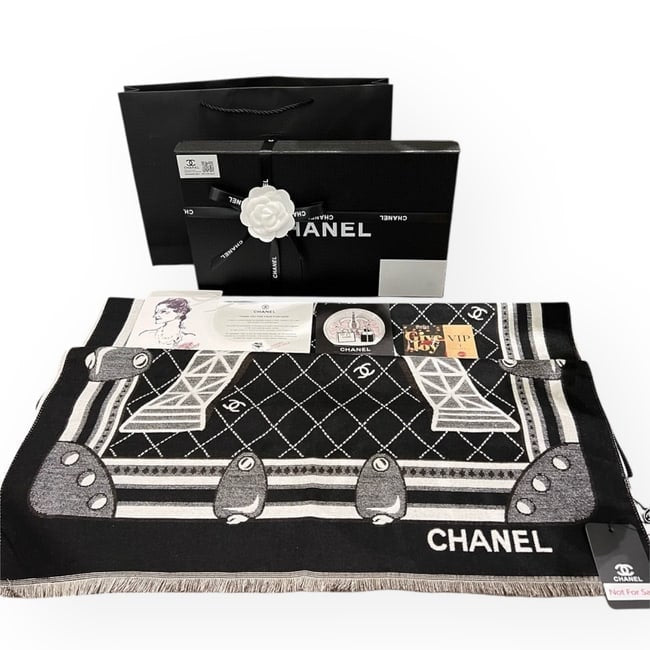 Black White Eiffel Tower Print Scarf | VIP/GWP