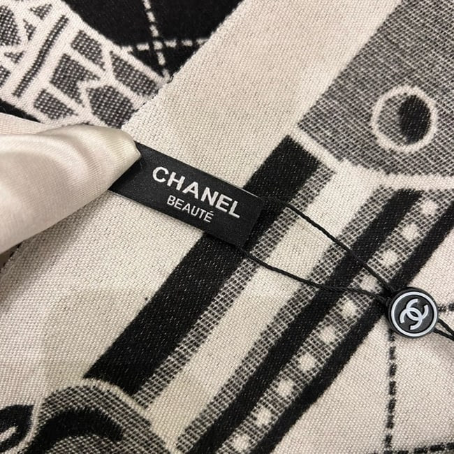 Black White Eiffel Tower Print Scarf | VIP/GWP
