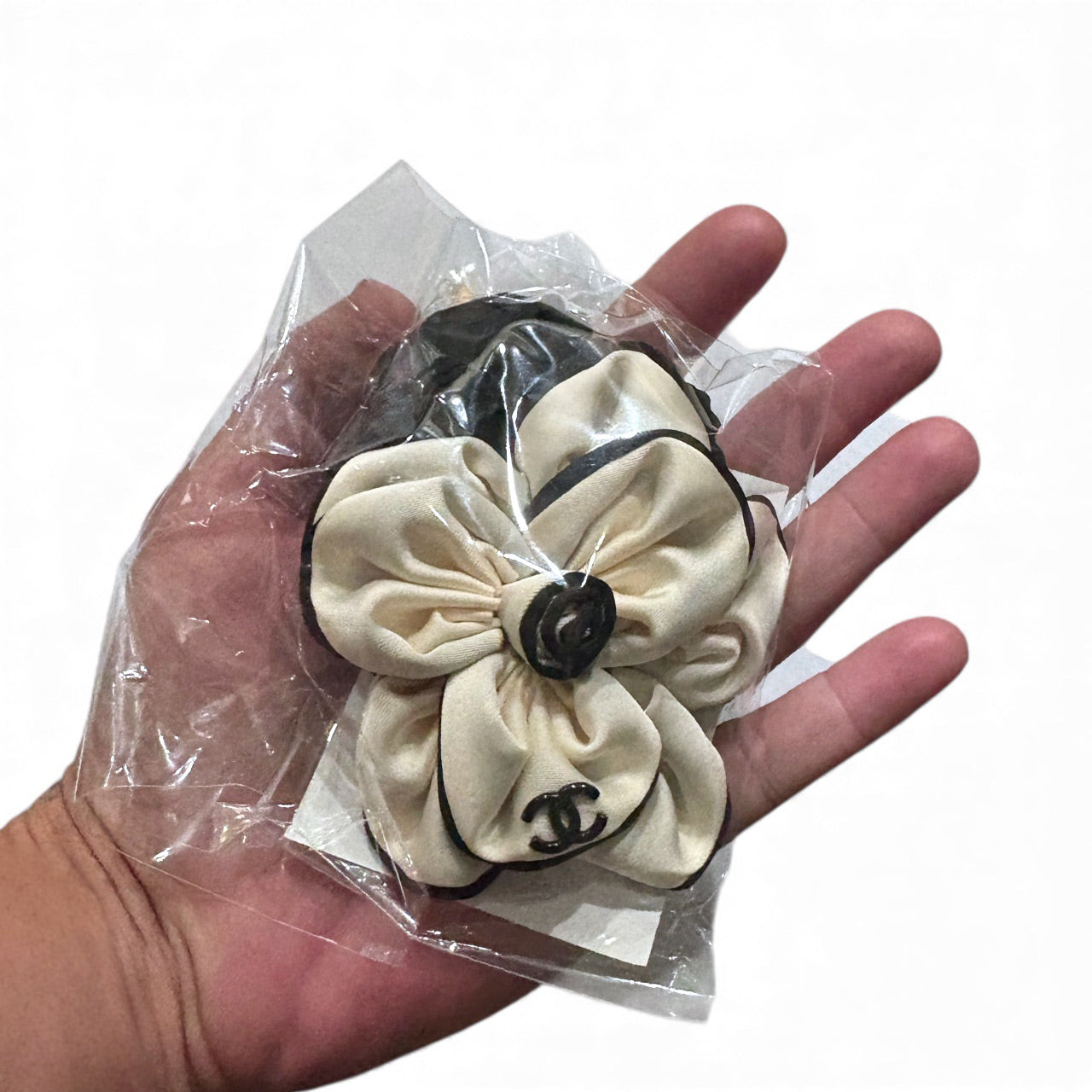 White & Black Camelia Scrunchy w/ Gift Bag | Beaute