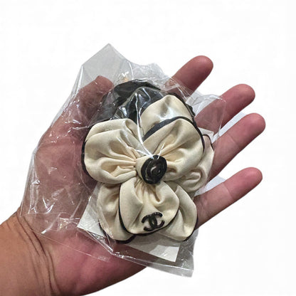 White & Black Camelia Scrunchy w/ Gift Bag | Beaute