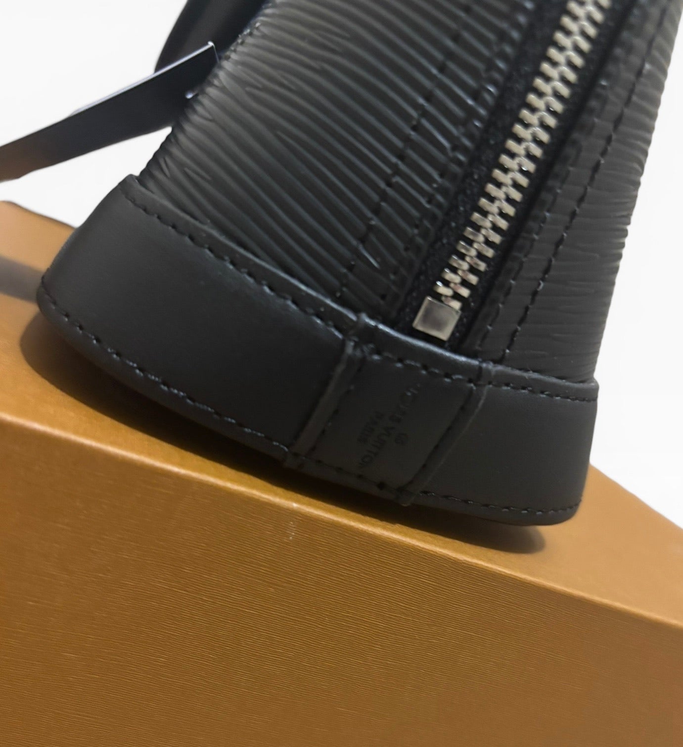 Black Alma BB 2Way Carry Bag w/ Box | VIP/GWP