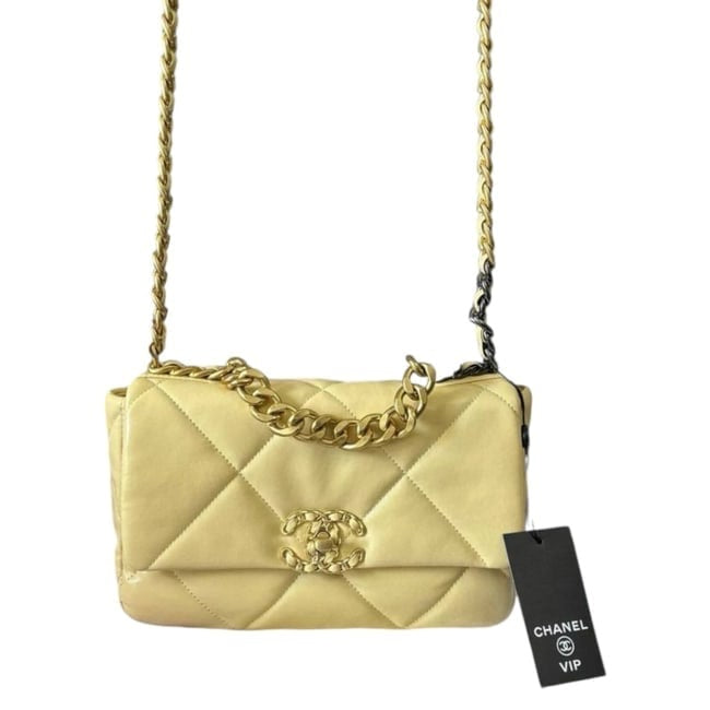 Yellow Quilted 19 Shoulder Bag w/ Box | VIP/GWP