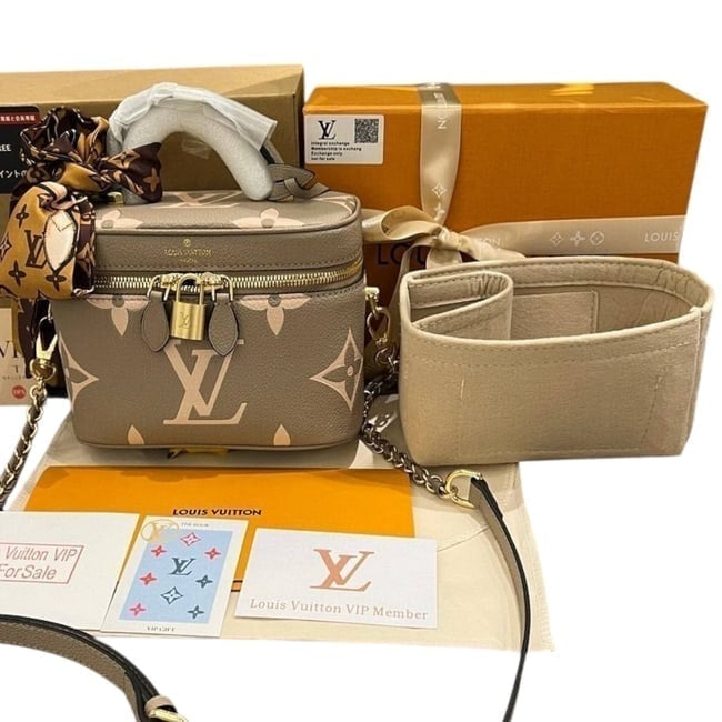 Beige Creme Vanity Case, Liner, w/ Box | VIP/GWP