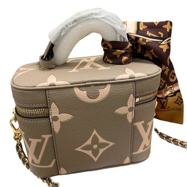 Beige Creme Vanity Case, Liner, w/ Box | VIP/GWP