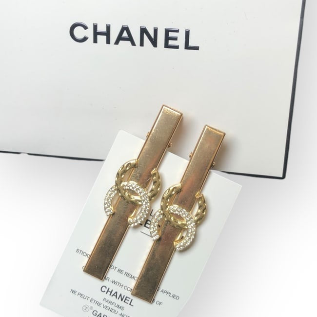 2Pc Large Gold Rhinestone CC Hair Clips | Beaute