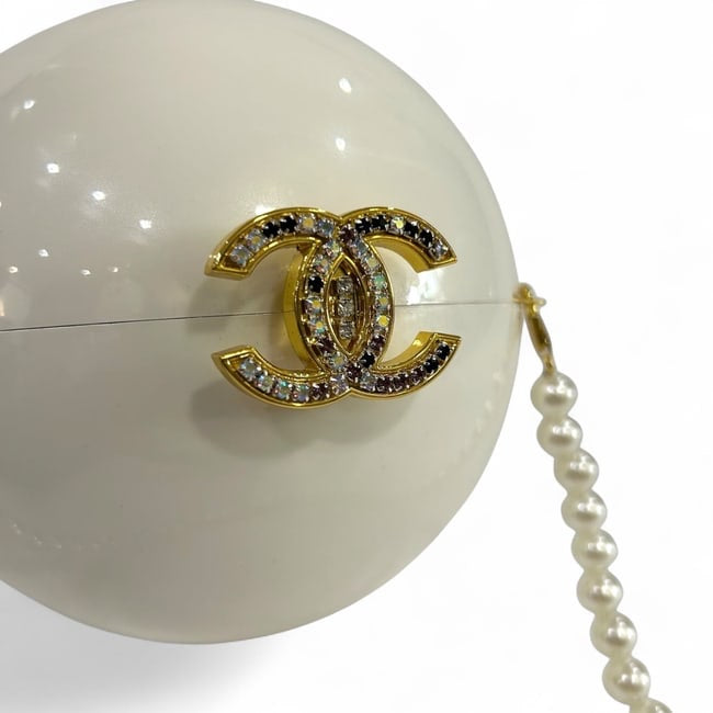 Collectors Pc. White Ball Clutch Rhinestone Detailed | VIP/GWP