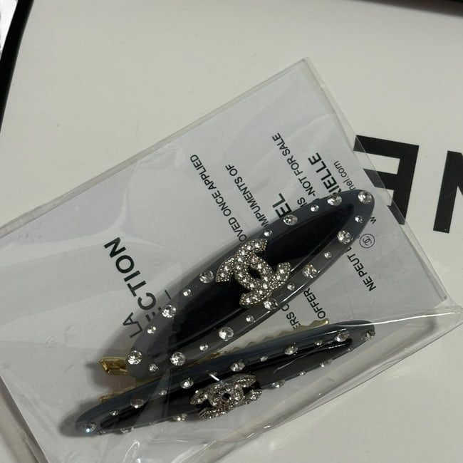 2Pc Large Black Rhinestone CC Logo Hair Clips | Beaute